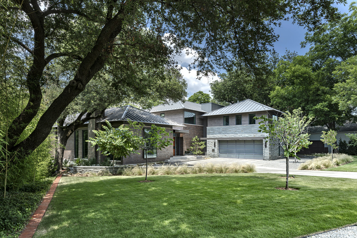 Bonick Landscaping Elevated Execution: Collaboration with Dallas Architects  